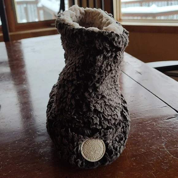 NWT, Live Oak Brand, Women's, slippers or bedroom shoes, Size Large, Charcoal. - Picture 5 of 10